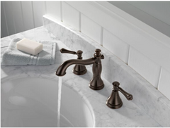 Nouveau robinet de salle de bains à deux poignées Cassidy en bronze vénitien par Delta