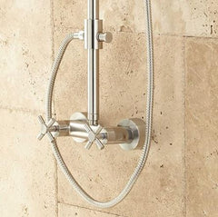 Nouveau système de douche à tuyau exposé Chrome Stiles avec pomme de douche à effet pluie, douchette à main et tuyau par Signature Hardware