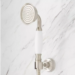 Nouvelle douche thermostatique à tuyau exposé Cooper en nickel brossé avec douchette à main par Signature Hardware